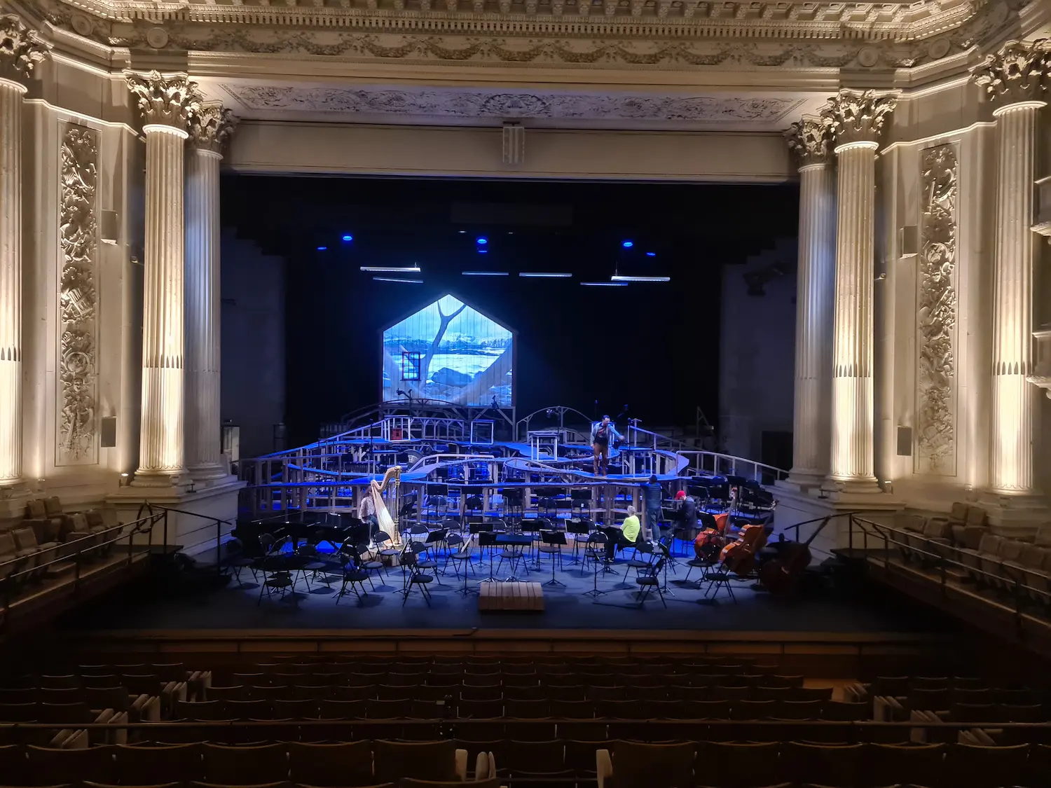 La sc&egrave;ne vue du public de l'Op&eacute;ra de Compi&egrave;gne