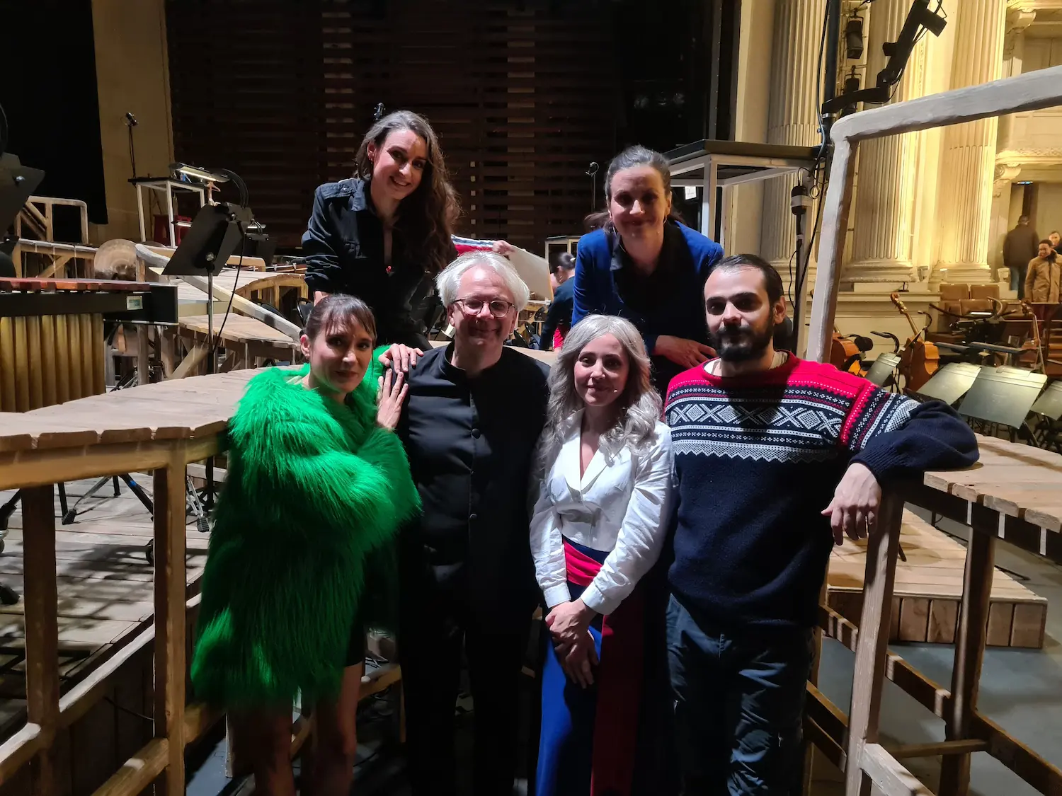 Le chef et les com&eacute;diens de Peer Gynt