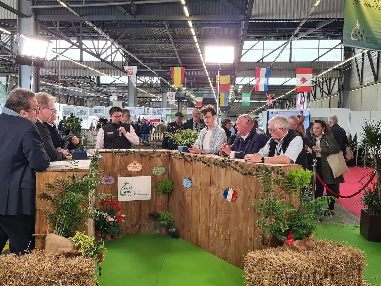 Le plateau avec l'animateur et ses invit&eacute;s